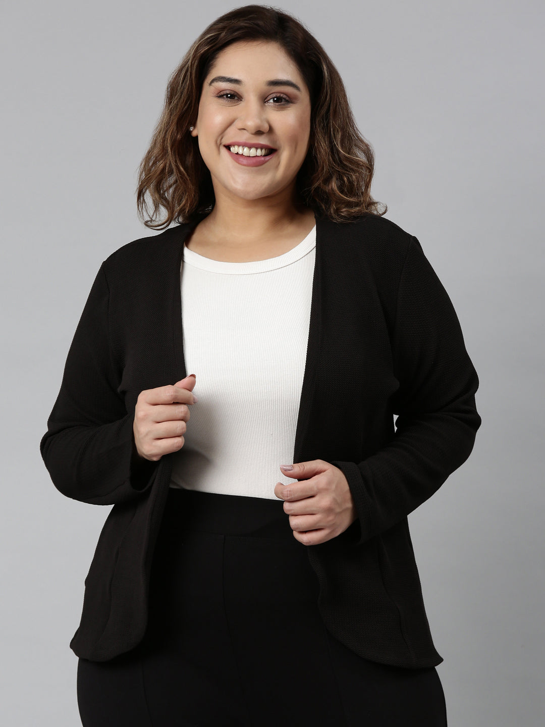 BLACK EMBOSSED OPEN FORMAL JACKET