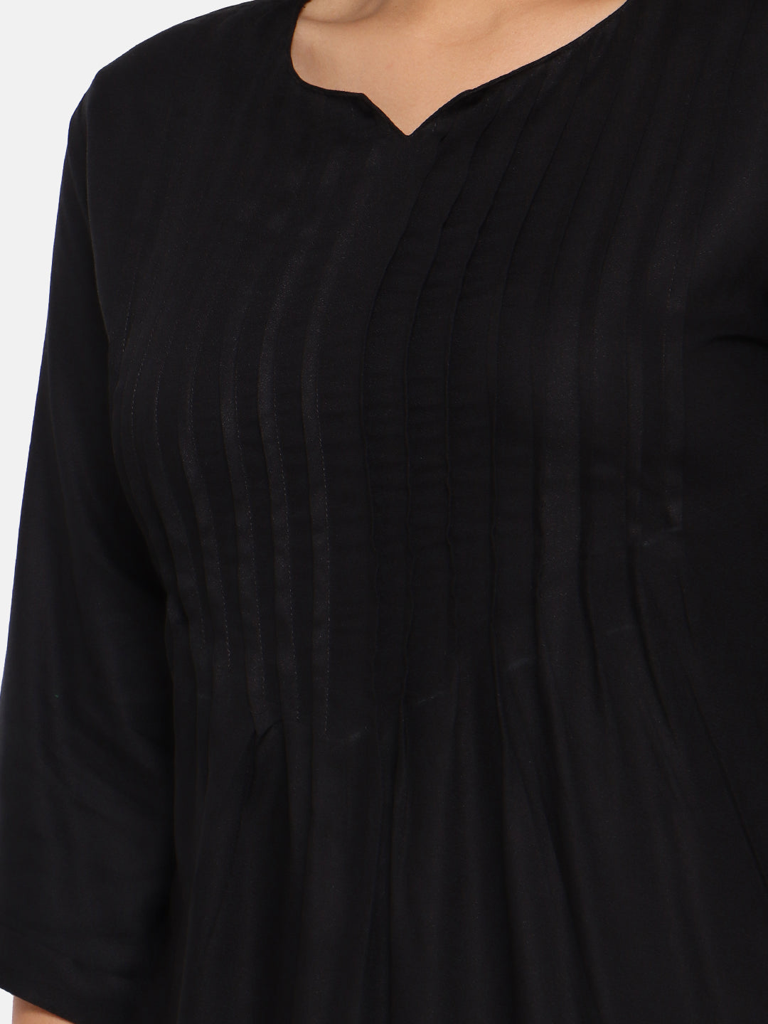 BLACK FRONT PLEAT TOP