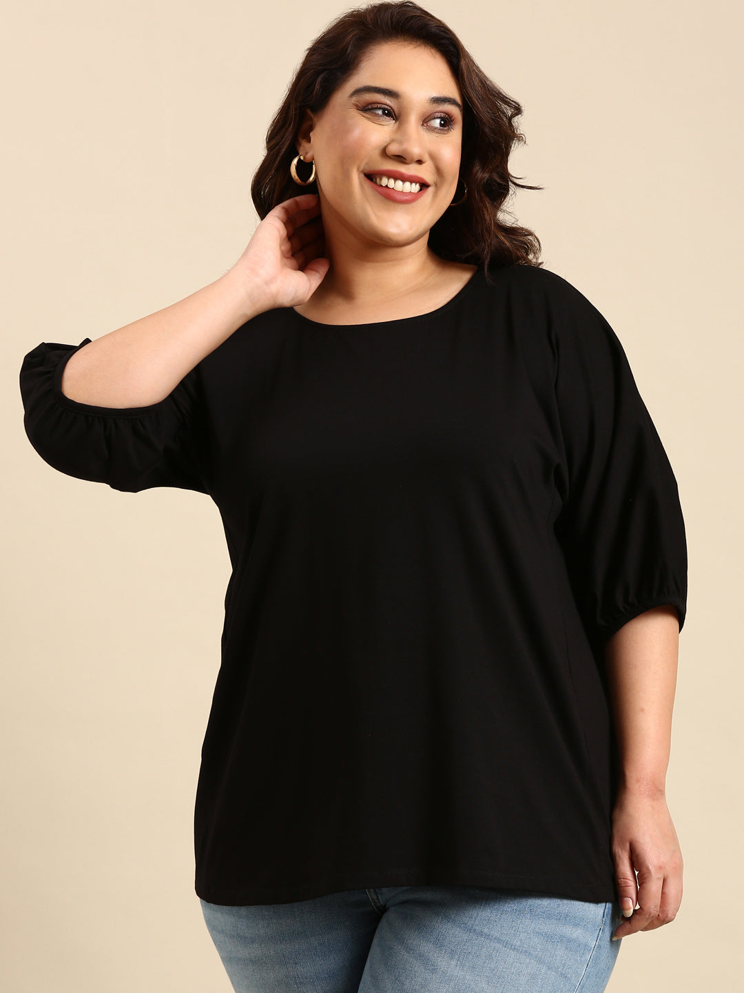 BLACK ROUND NECK T-SHIRT