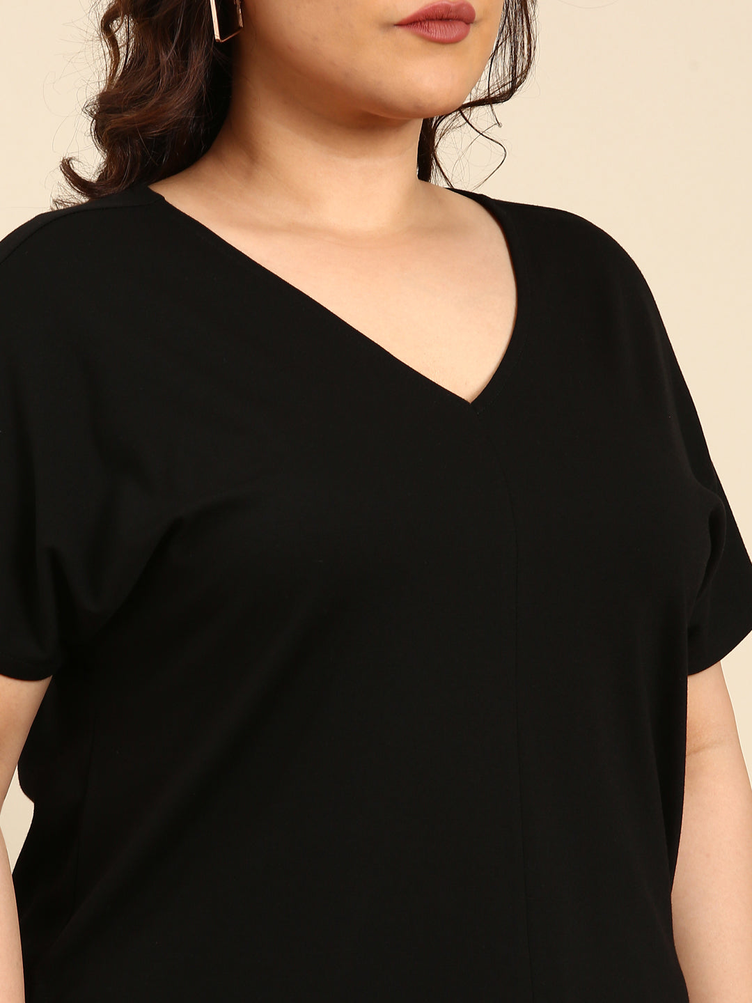 BLACK PONTE V- NECK TOP