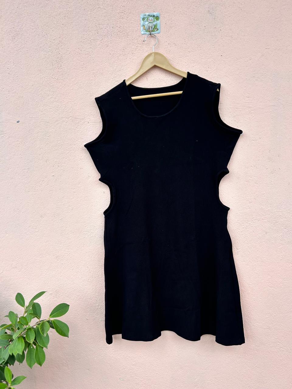 Black Sleeveless Dress