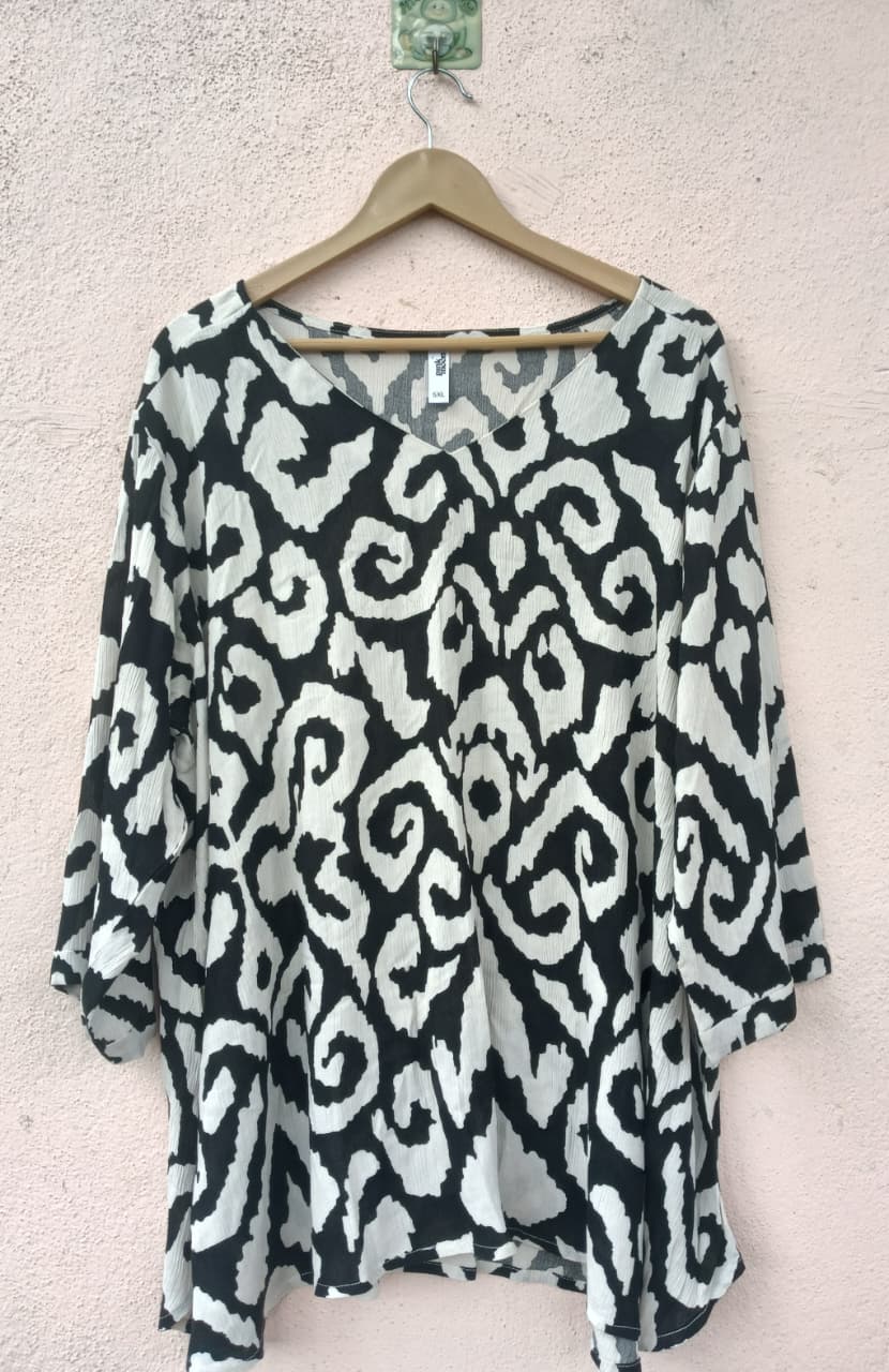 Black and White Top