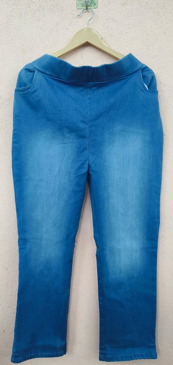 Straight Cut Light Blue Jeans (Minor Imperfection)