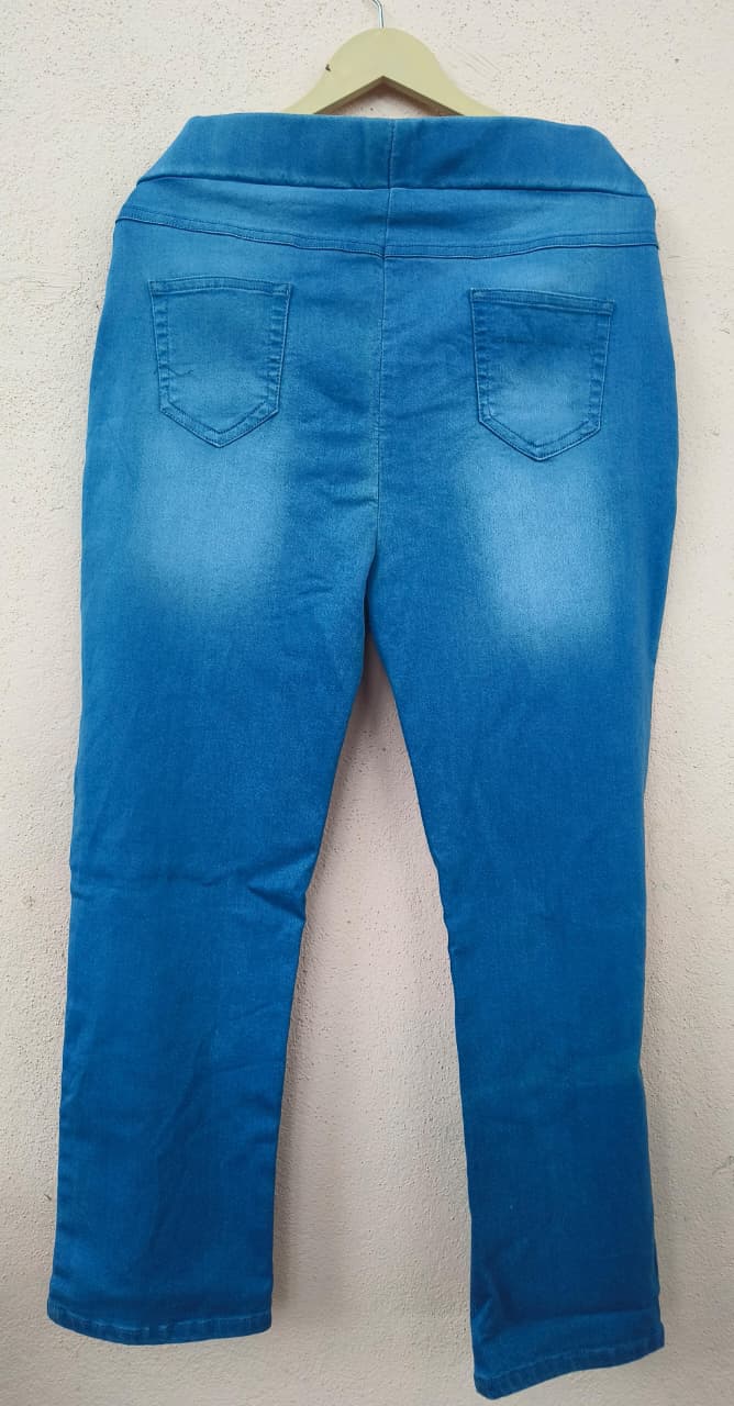 Straight Cut Light Blue Jeans (Minor Imperfection)