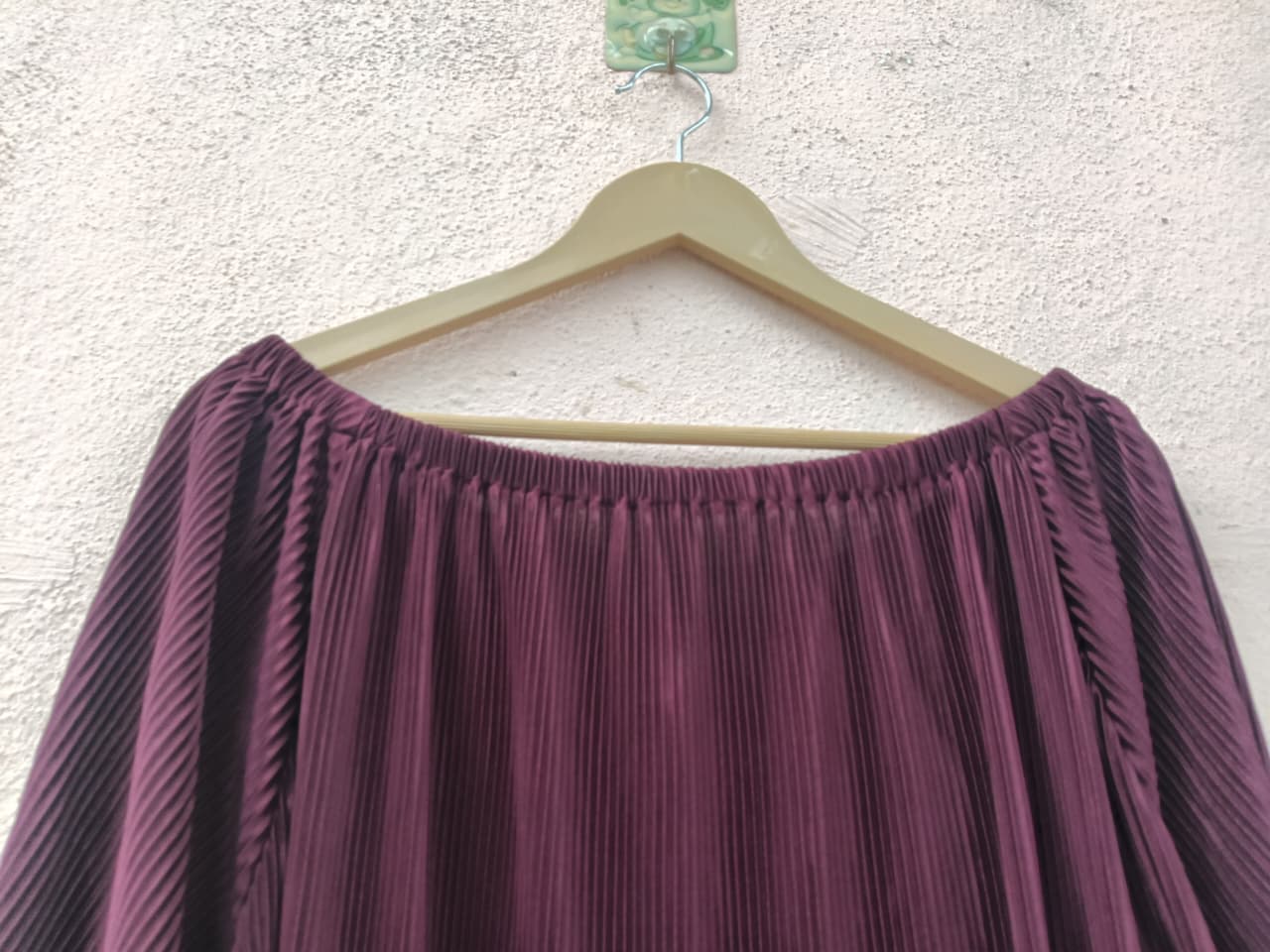 Wine Crinkle Off-Shoulder Pleated Top