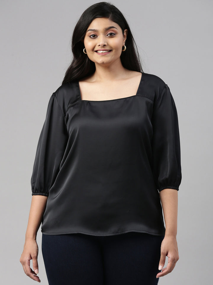 BLACK SQUARE NECK TOP