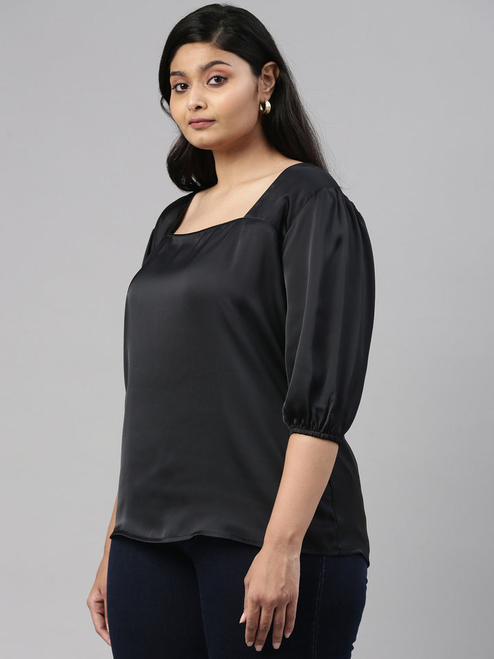 BLACK SQUARE NECK TOP
