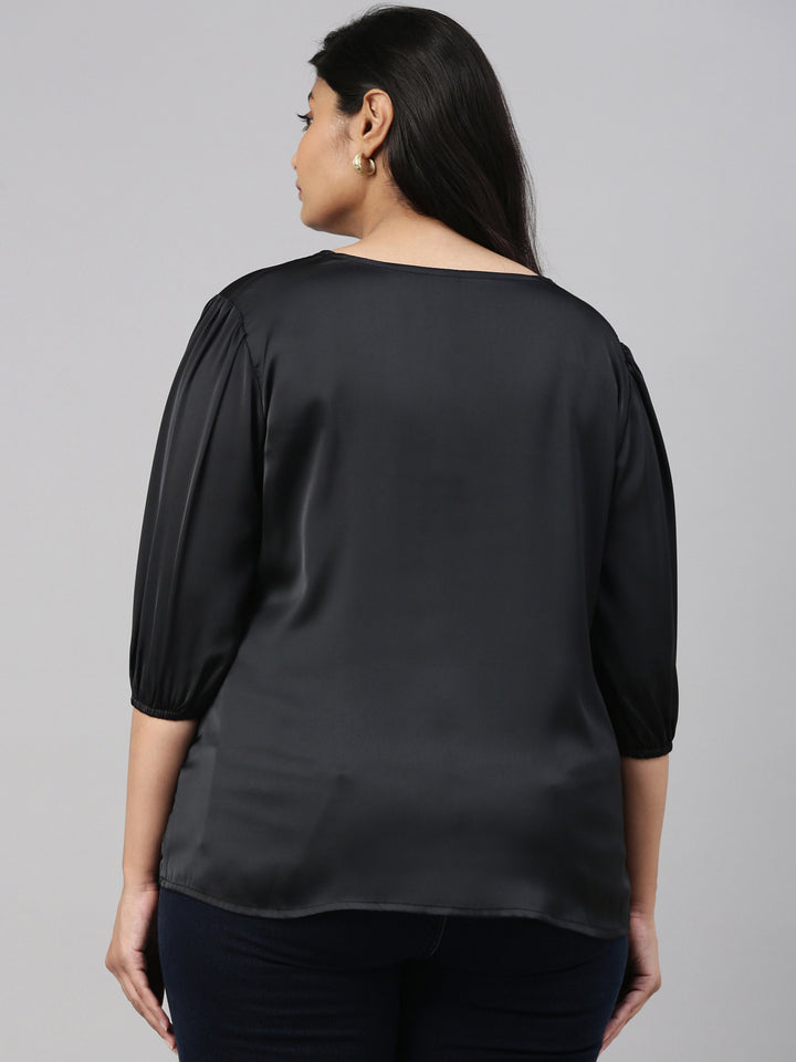 BLACK SQUARE NECK TOP