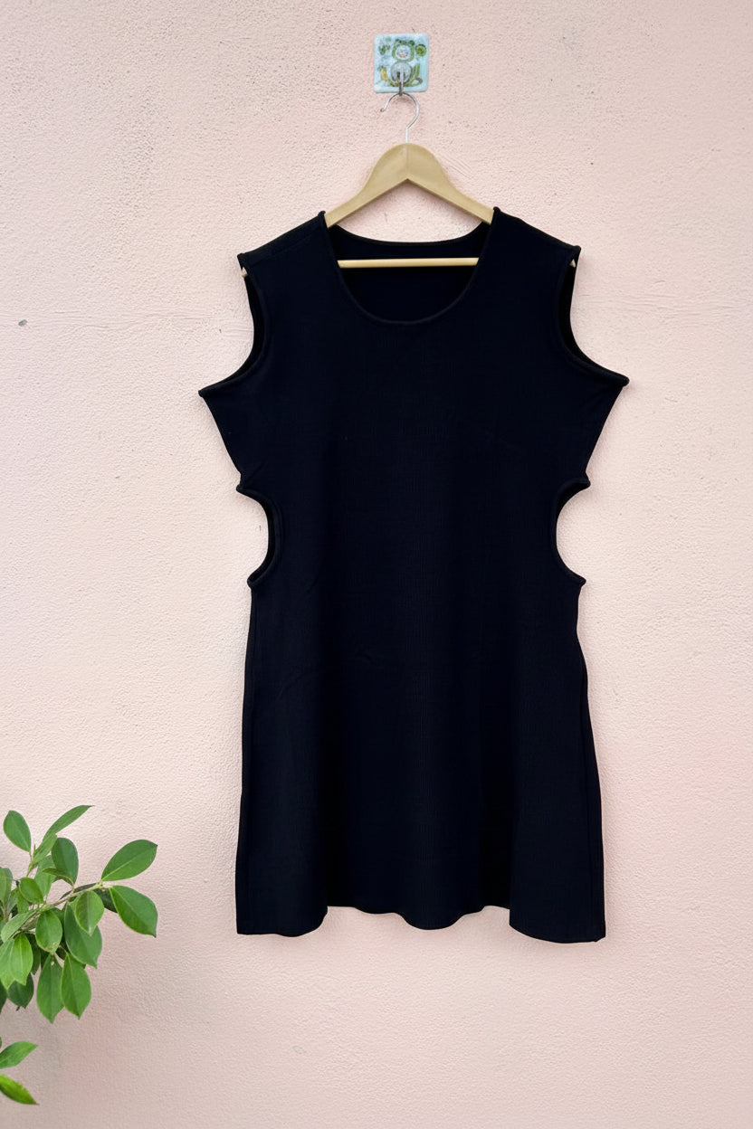 Black Sleeveless Dress