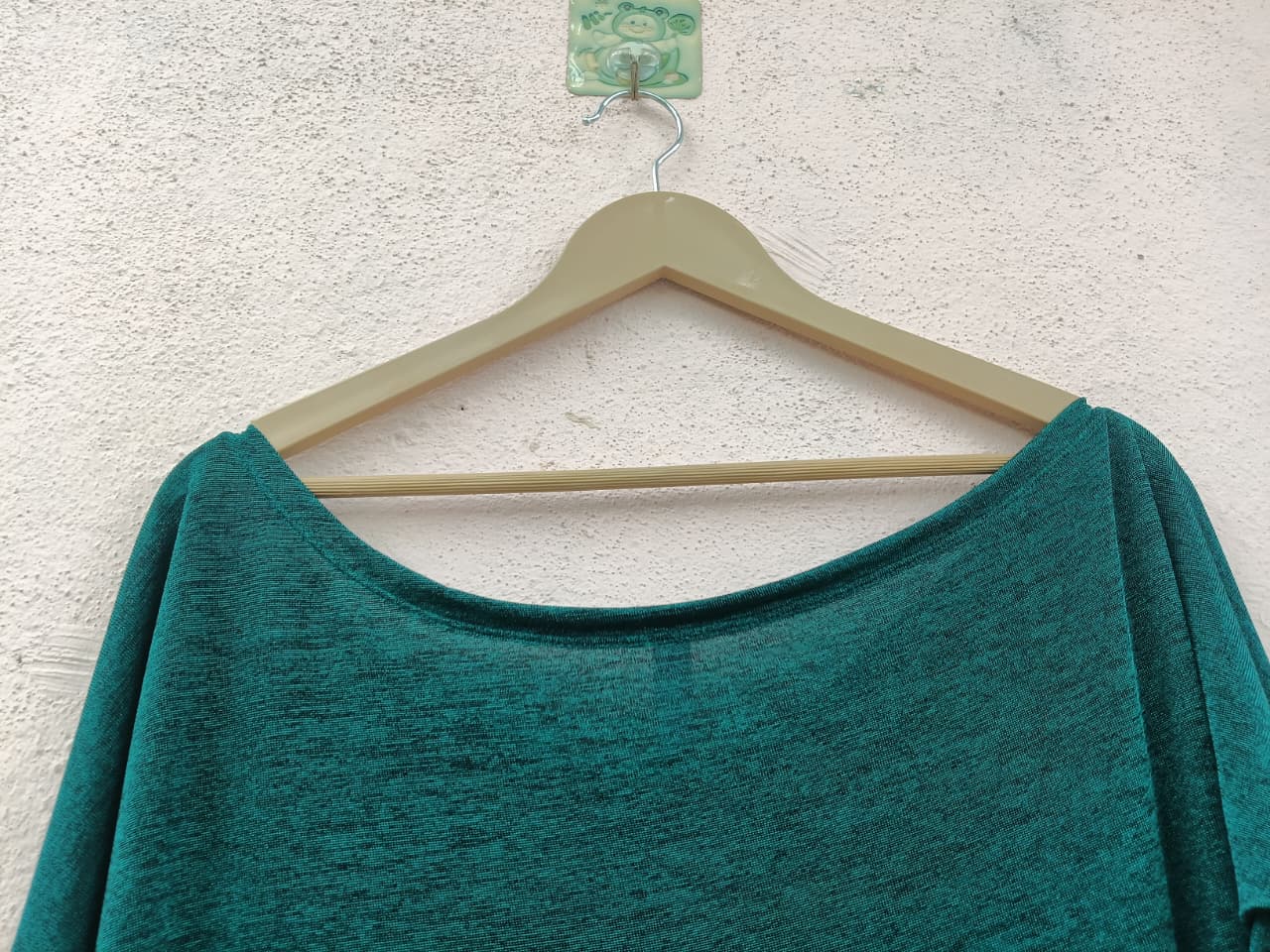 Green Side-Tie Asymmetric Top