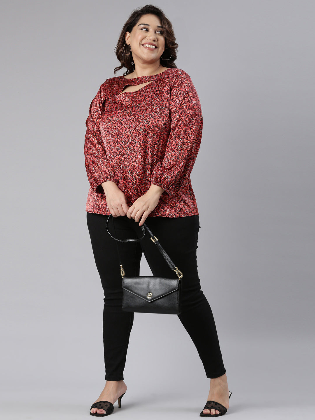 PRINTED CUTOUT TOP