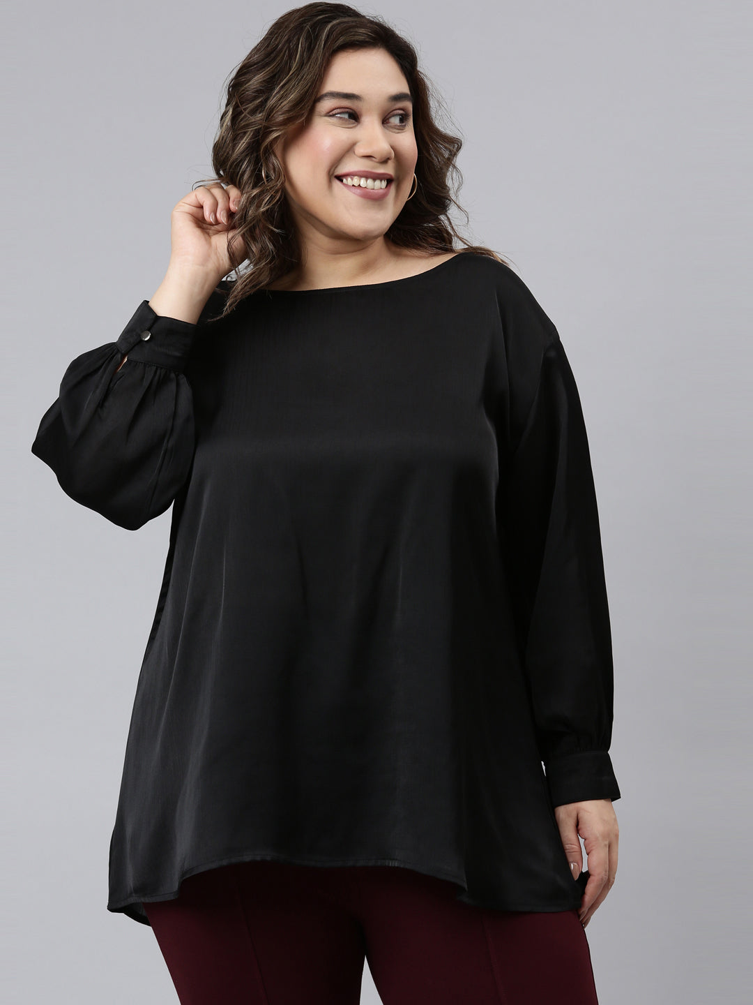 SATIN BLACK ROUND NECK TOP
