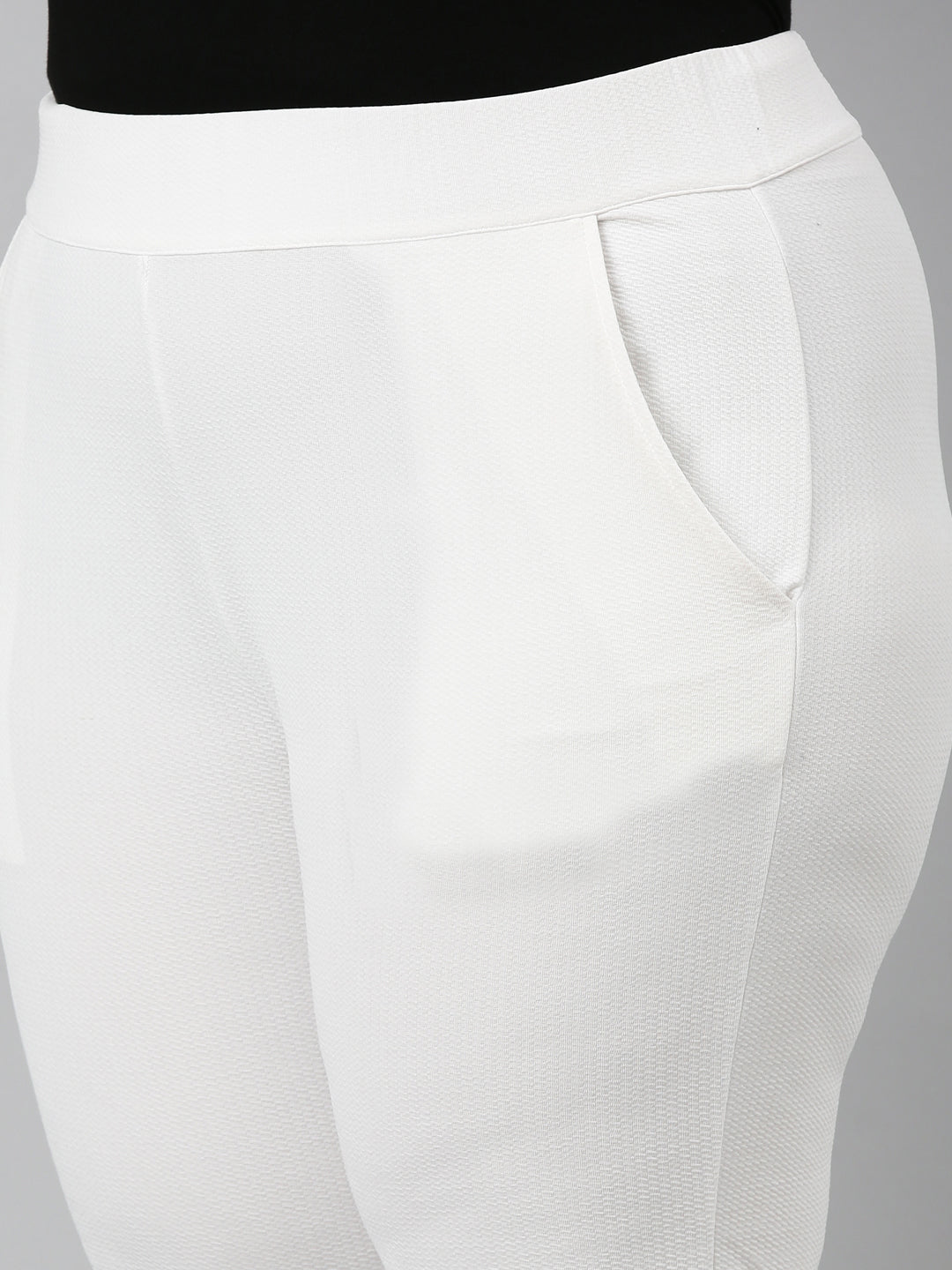 WHITE EMBOSSED STRETCH PANTS