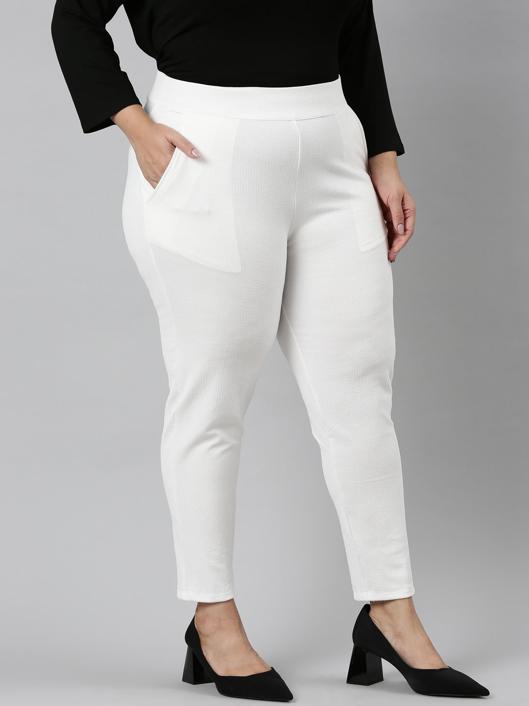 WHITE EMBOSSED STRETCH PANTS