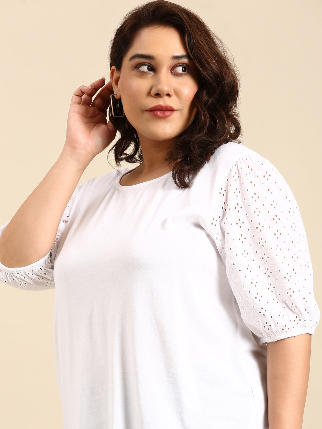 WHITE SLEEVE SHIFLY T-SHIRT